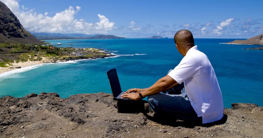 Why More People Are Mixing Travel with Remote Work