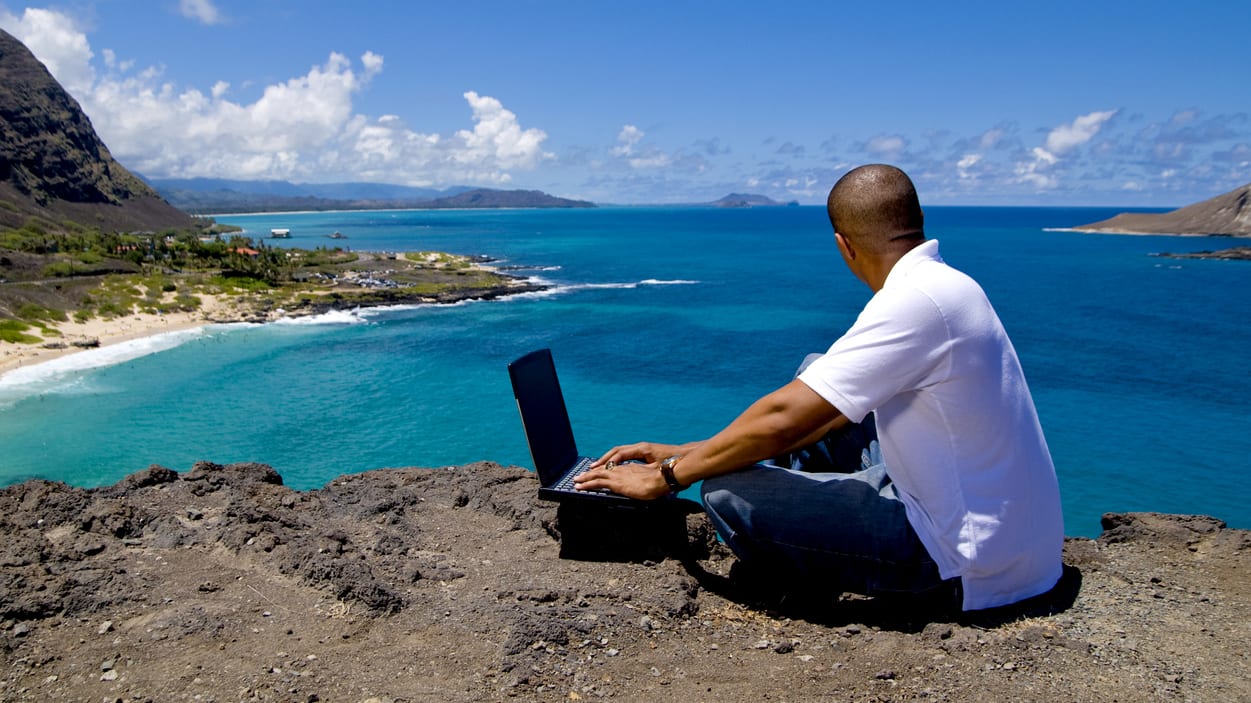 Why More People Are Mixing Travel with Remote Work